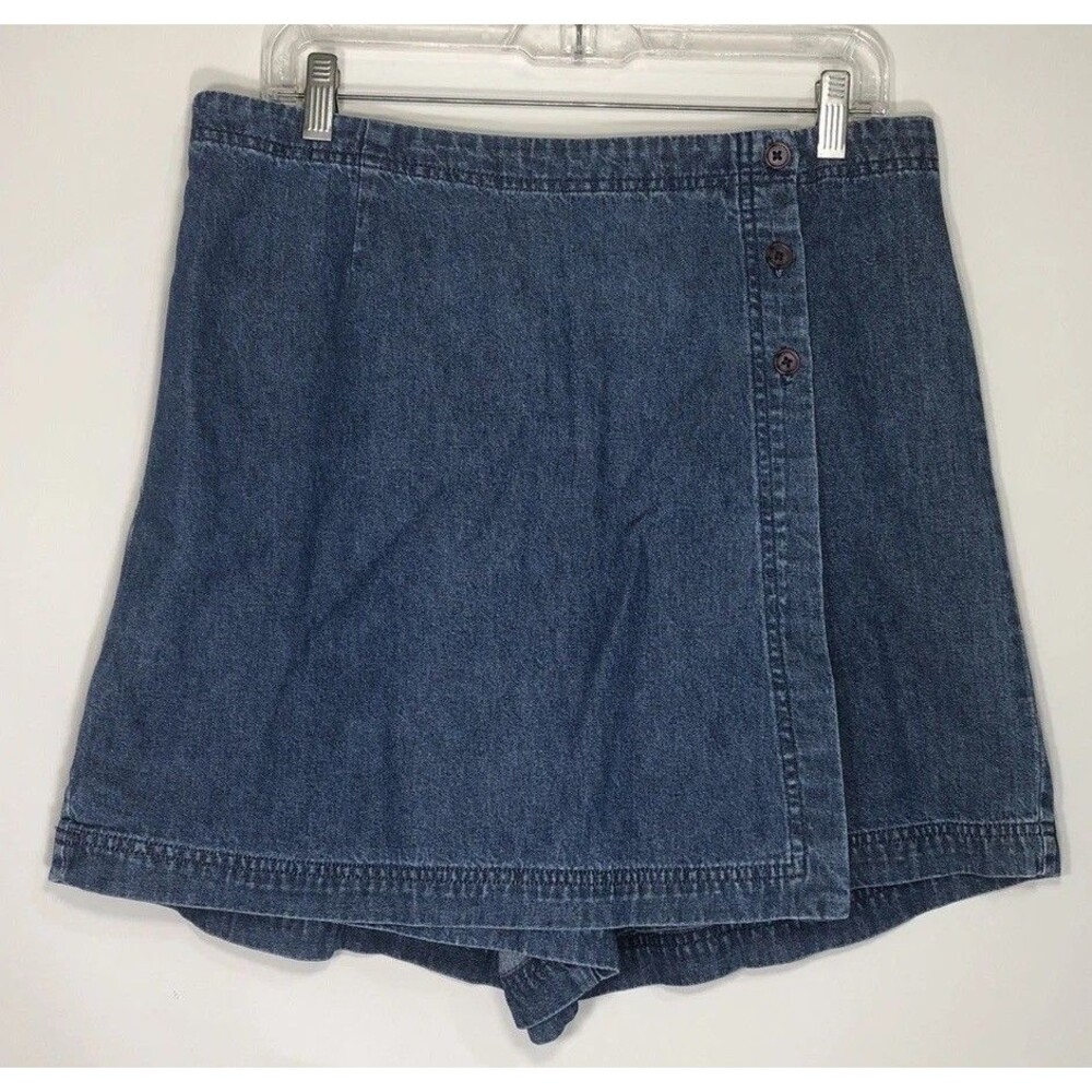 Van Huesen Women's Med. Wash Blue Button Wrap/Flap Denim Shorts, Size 14